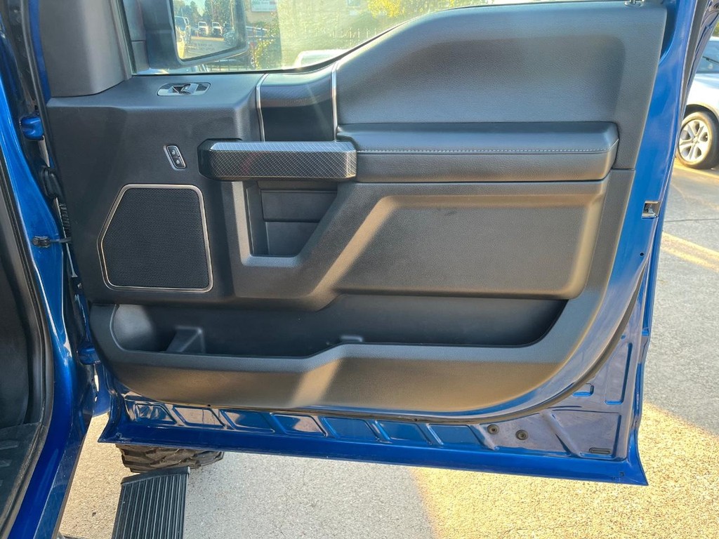 Ford F-150 Vehicle Full-screen Gallery Image 15