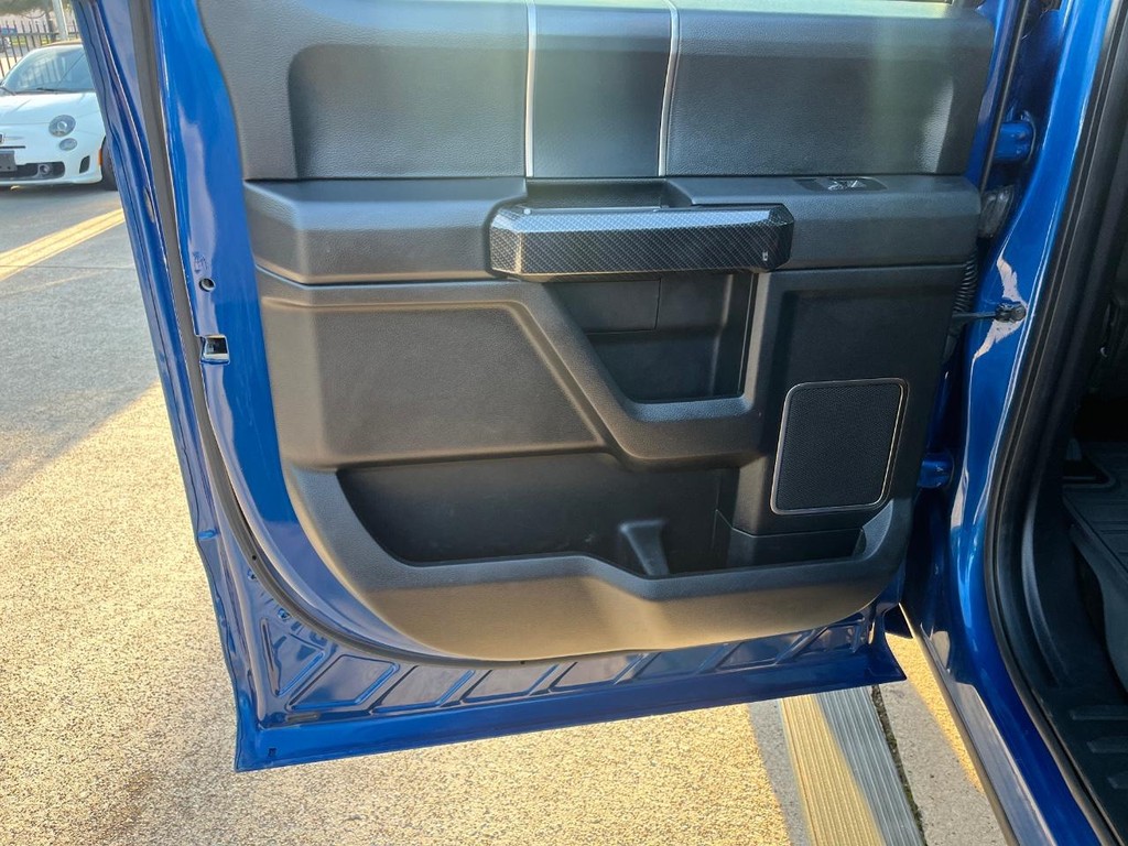 Ford F-150 Vehicle Full-screen Gallery Image 19