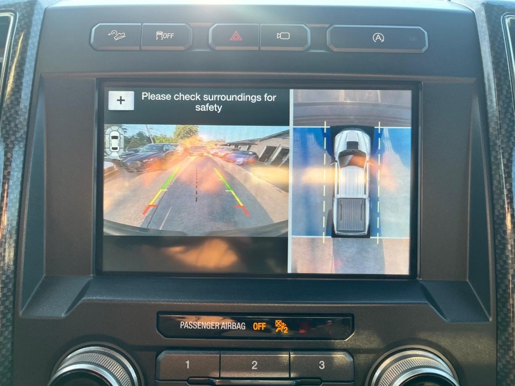 Ford F-150 Vehicle Full-screen Gallery Image 25