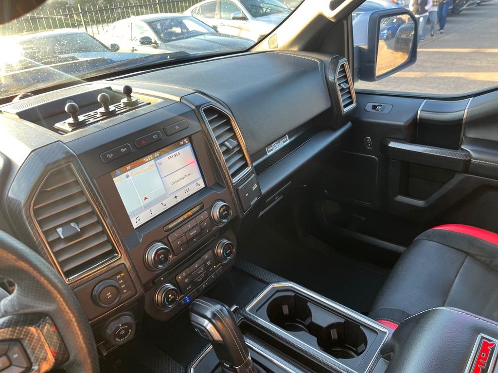 Ford F-150 Vehicle Full-screen Gallery Image 26