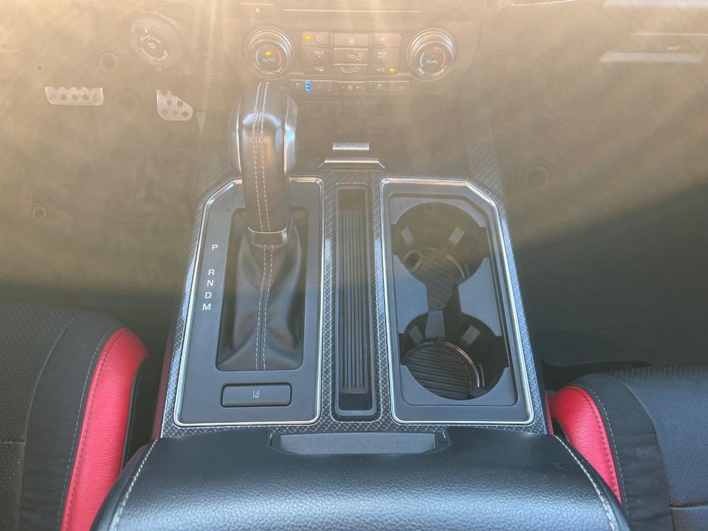 Ford F-150 Vehicle Full-screen Gallery Image 27