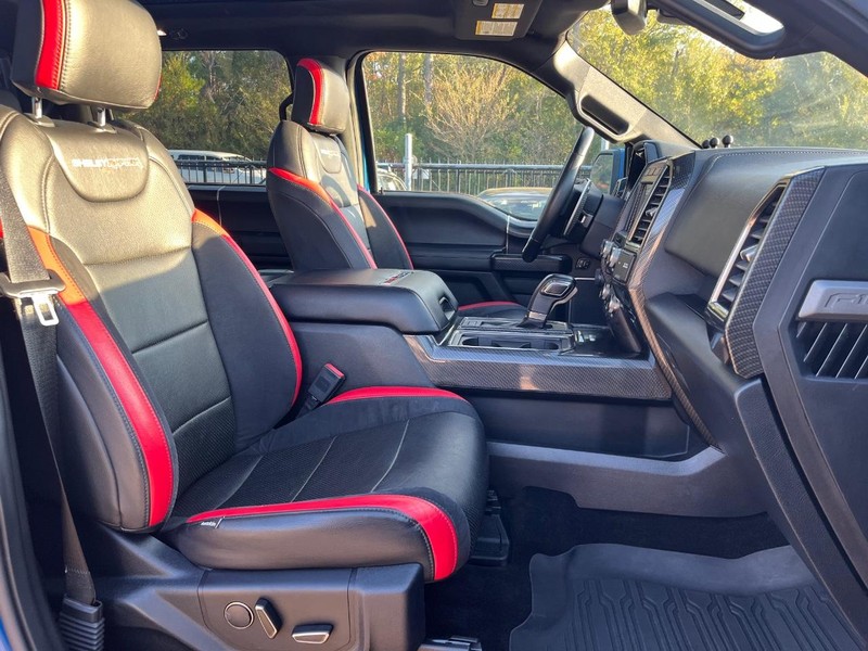 Ford F-150 Vehicle Full-screen Gallery Image 14