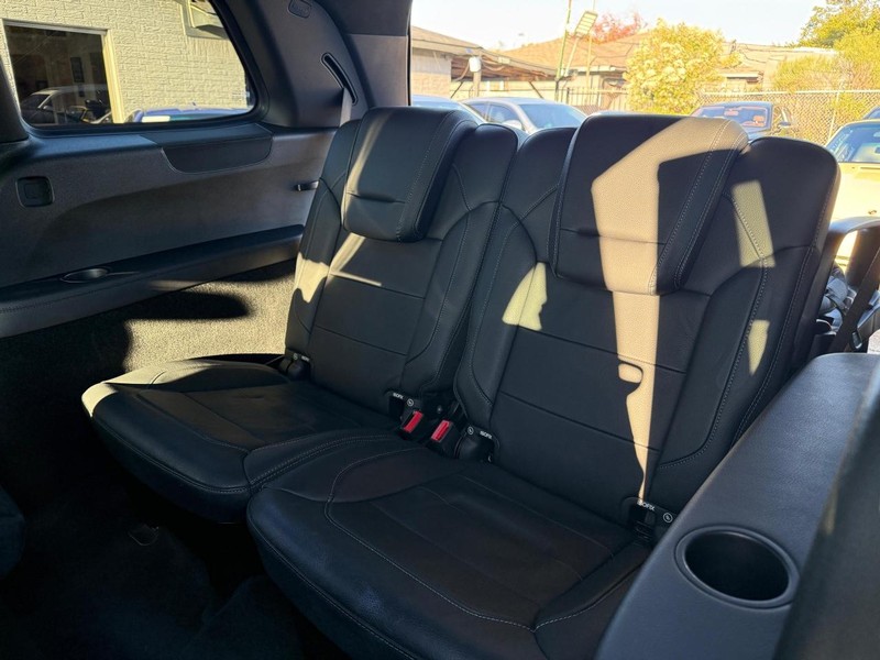 Mercedes-Benz GLS 550 Vehicle Full-screen Gallery Image 20