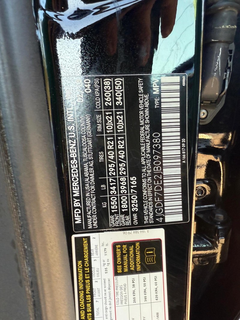 Mercedes-Benz GLS 550 Vehicle Full-screen Gallery Image 30