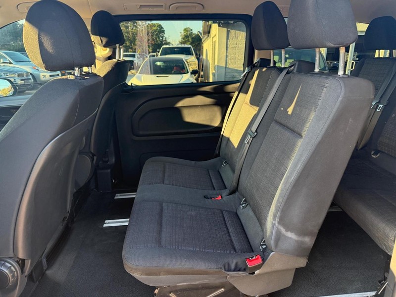 Mercedes-Benz Metris Passenger Van Vehicle Full-screen Gallery Image 11