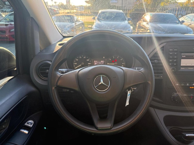 Mercedes-Benz Metris Passenger Van Vehicle Full-screen Gallery Image 14