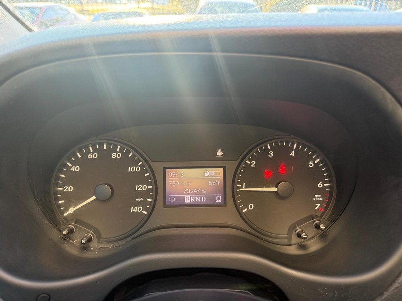 Mercedes-Benz Metris Passenger Van Vehicle Full-screen Gallery Image 15