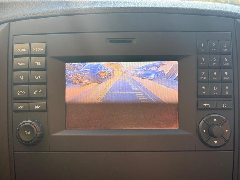 Mercedes-Benz Metris Passenger Van Vehicle Full-screen Gallery Image 18