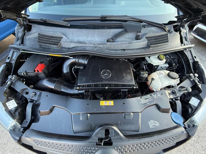 Mercedes-Benz Metris Passenger Van Vehicle Full-screen Gallery Image 22