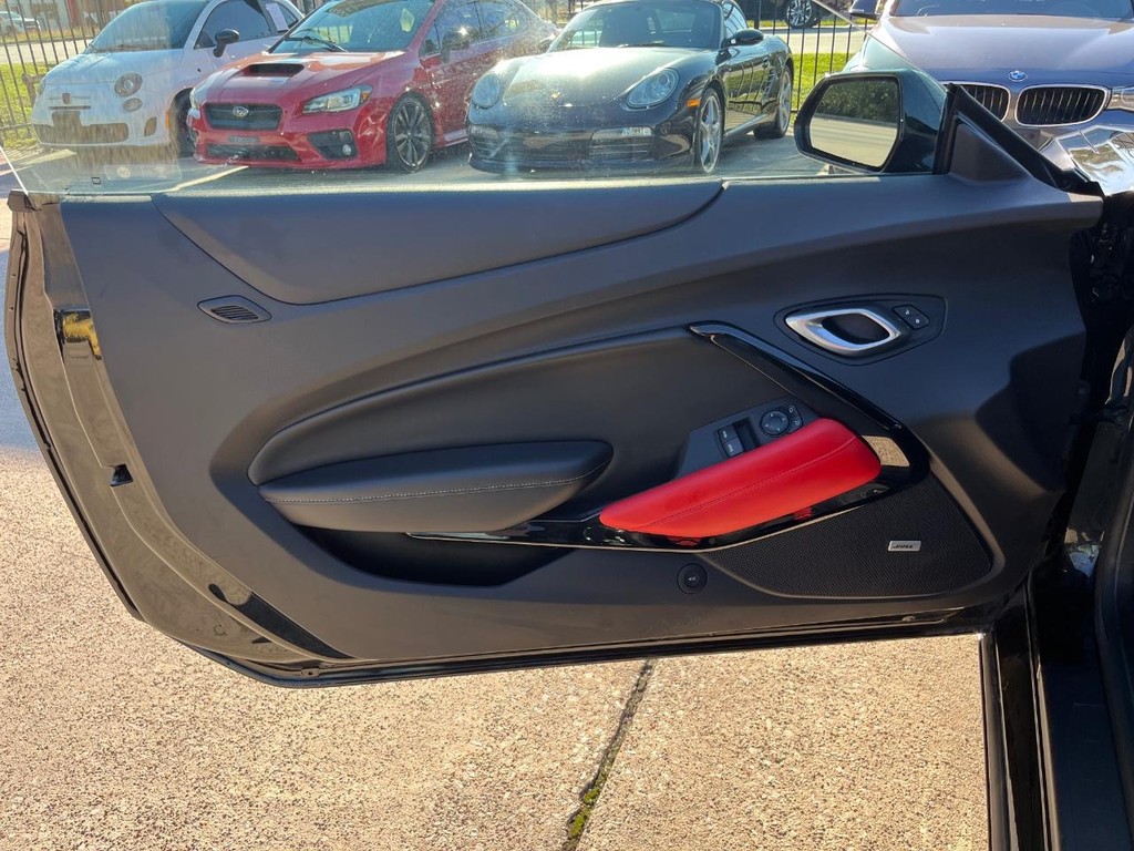 Chevrolet Camaro Vehicle Full-screen Gallery Image 12