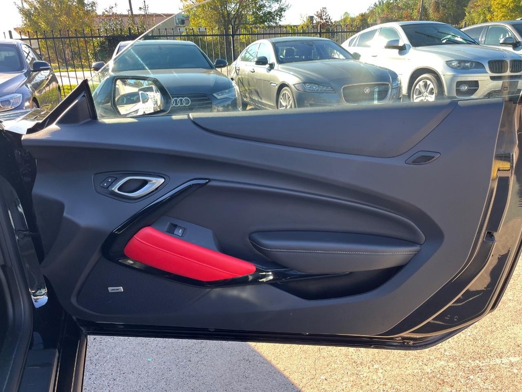 Chevrolet Camaro Vehicle Full-screen Gallery Image 15