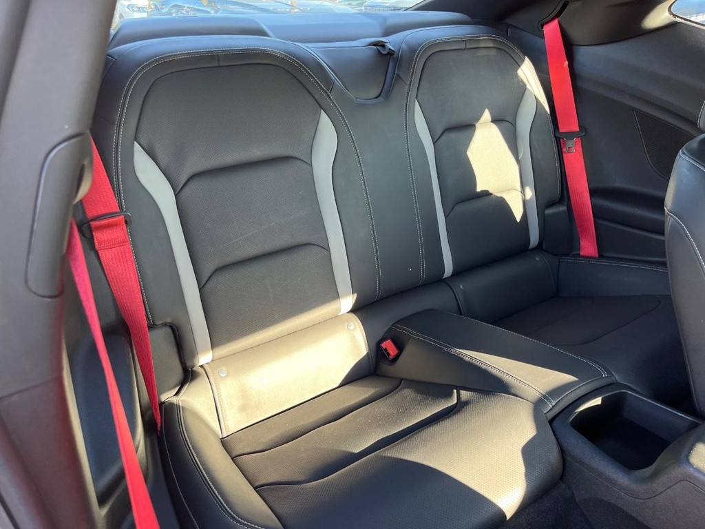 Chevrolet Camaro Vehicle Full-screen Gallery Image 16