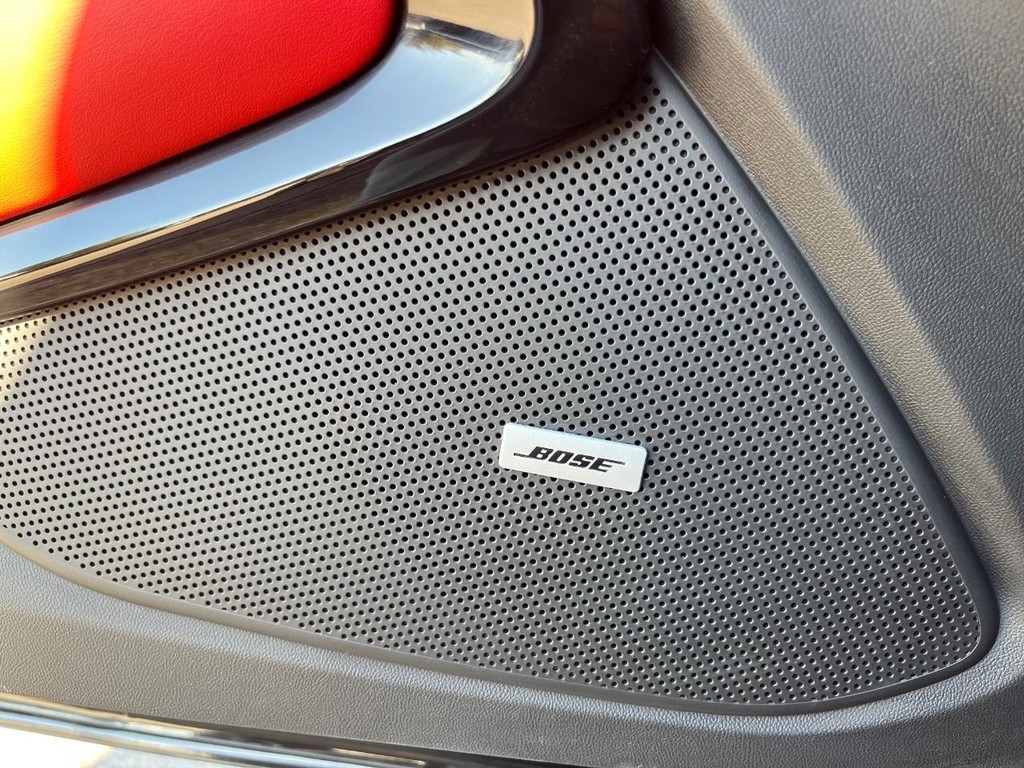 Chevrolet Camaro Vehicle Full-screen Gallery Image 23