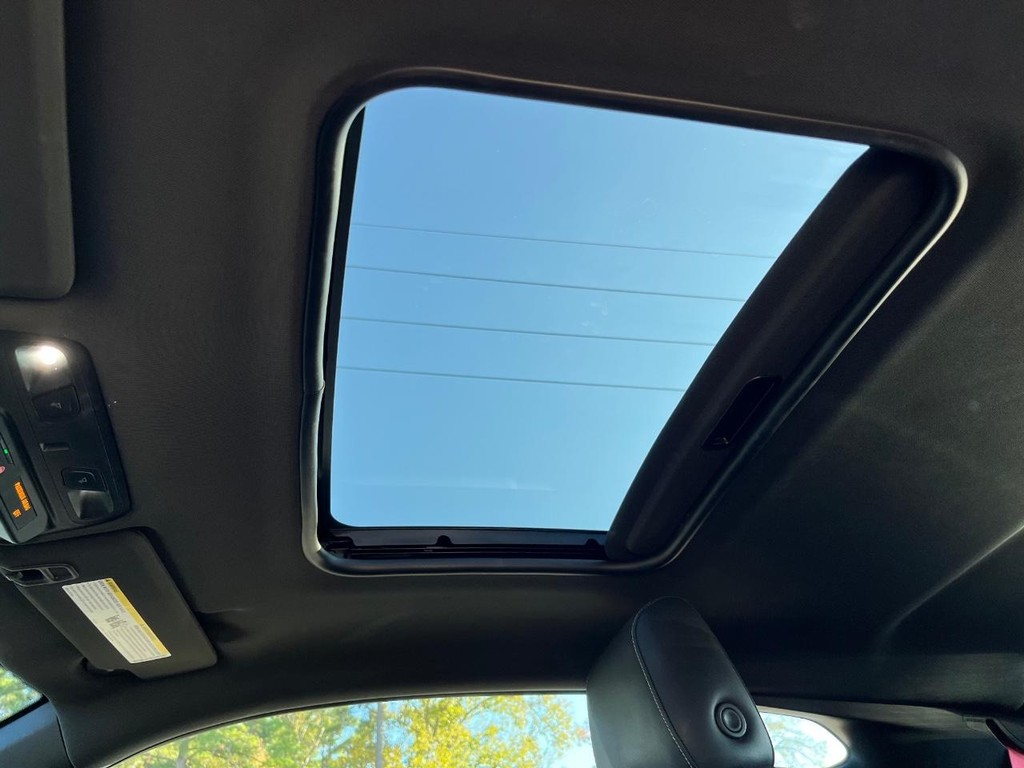 Chevrolet Camaro Vehicle Full-screen Gallery Image 24