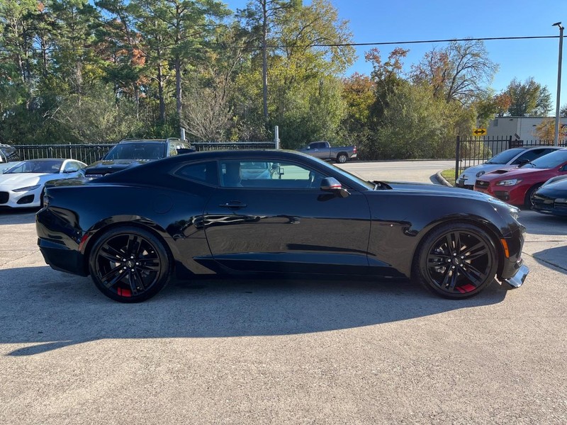Chevrolet Camaro Vehicle Full-screen Gallery Image 05