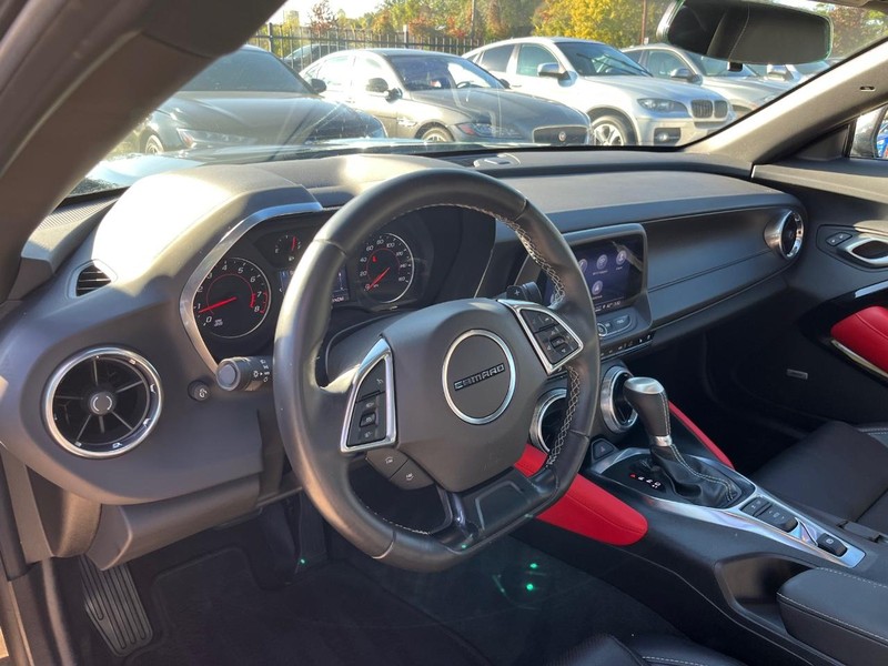 Chevrolet Camaro Vehicle Full-screen Gallery Image 10