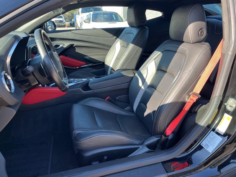 Chevrolet Camaro Vehicle Full-screen Gallery Image 11