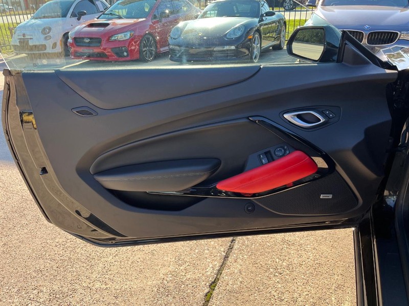 Chevrolet Camaro Vehicle Full-screen Gallery Image 12