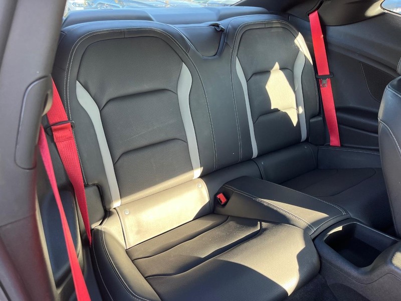 Chevrolet Camaro Vehicle Full-screen Gallery Image 16