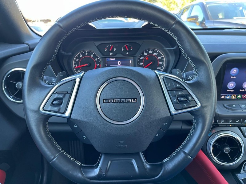 Chevrolet Camaro Vehicle Full-screen Gallery Image 17