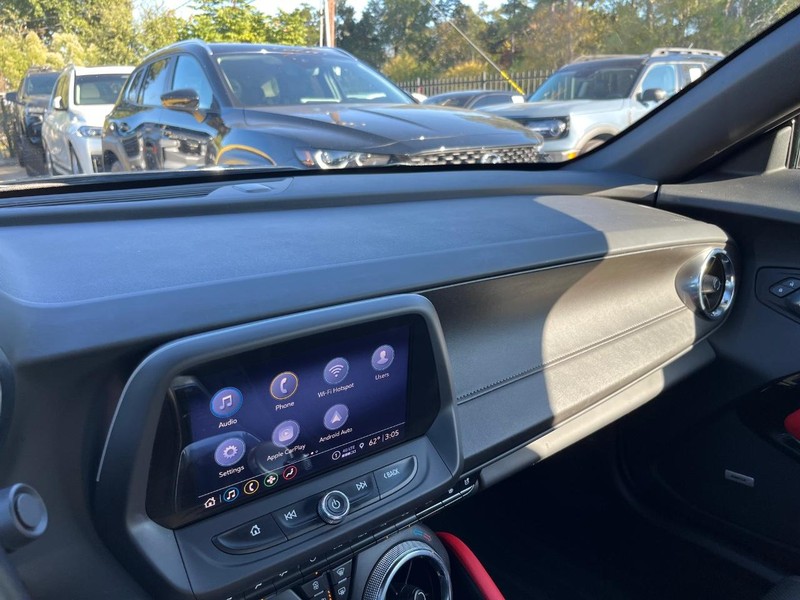 Chevrolet Camaro Vehicle Full-screen Gallery Image 22