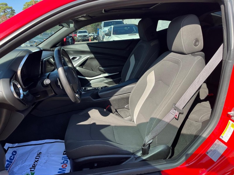 Chevrolet Camaro Vehicle Full-screen Gallery Image 11