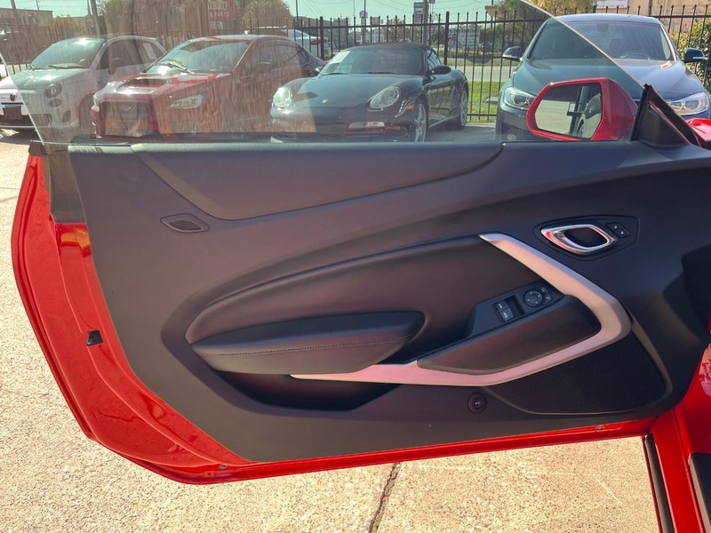 Chevrolet Camaro Vehicle Full-screen Gallery Image 12