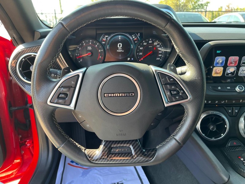 Chevrolet Camaro Vehicle Full-screen Gallery Image 17