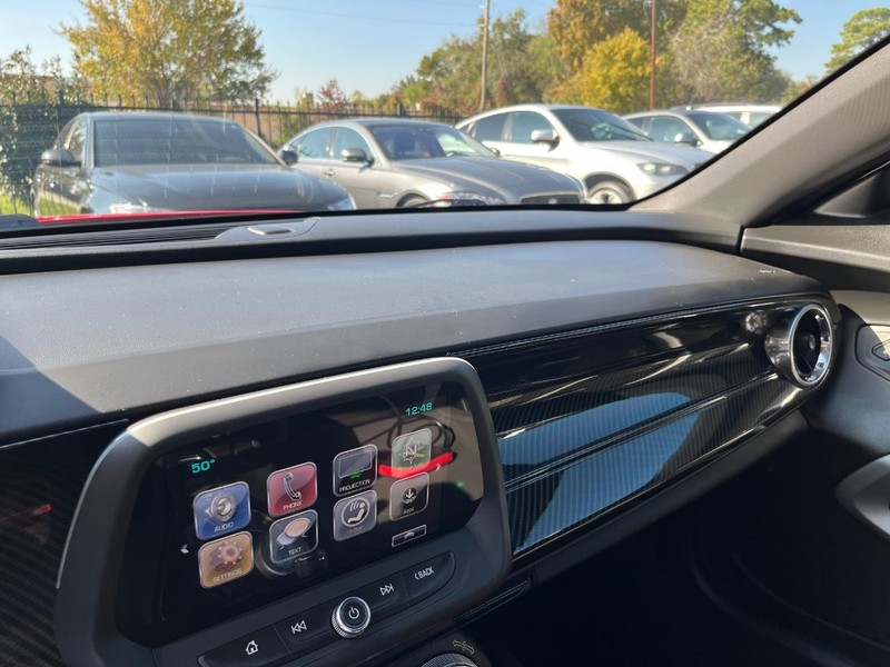 Chevrolet Camaro Vehicle Full-screen Gallery Image 21