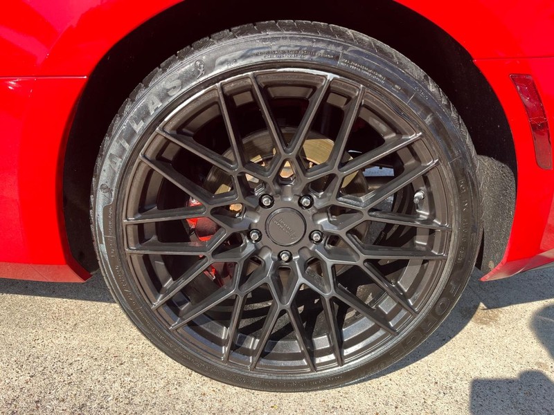 Chevrolet Camaro Vehicle Full-screen Gallery Image 23