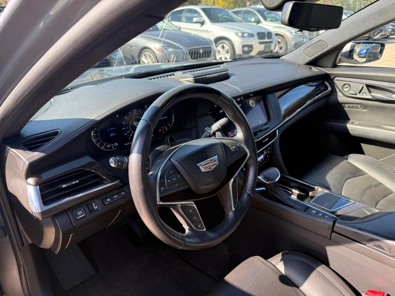 Cadillac CT6 Vehicle Full-screen Gallery Image 10