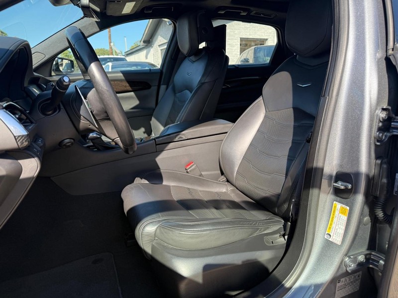 Cadillac CT6 Vehicle Full-screen Gallery Image 11