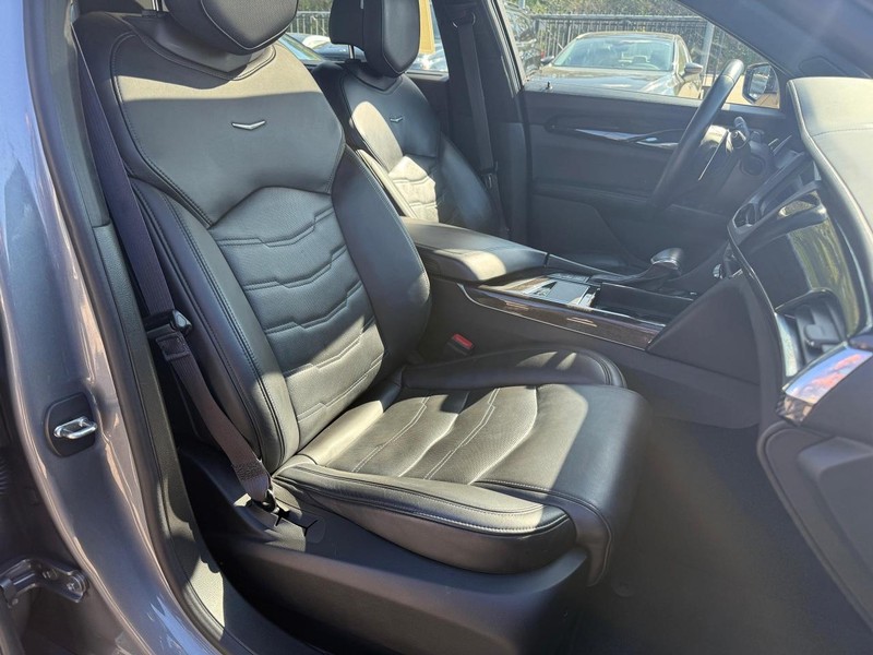 Cadillac CT6 Vehicle Full-screen Gallery Image 14