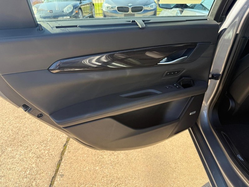 Cadillac CT6 Vehicle Full-screen Gallery Image 19