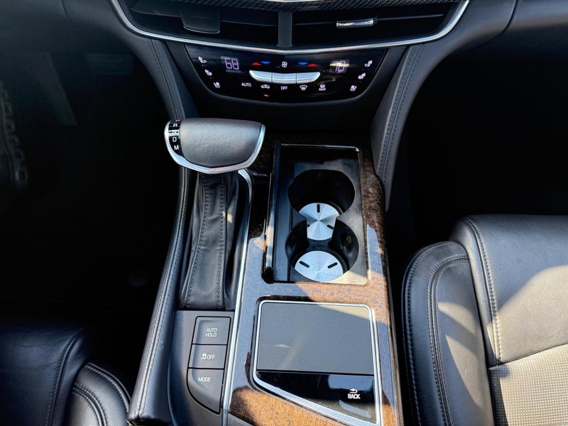 Cadillac CT6 Vehicle Full-screen Gallery Image 25