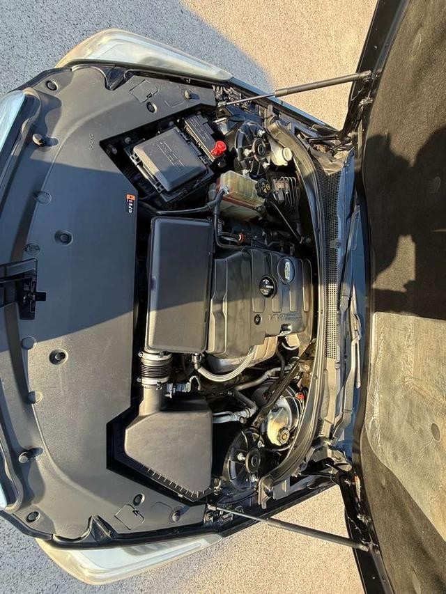 Cadillac ATS Sedan Vehicle Full-screen Gallery Image 24