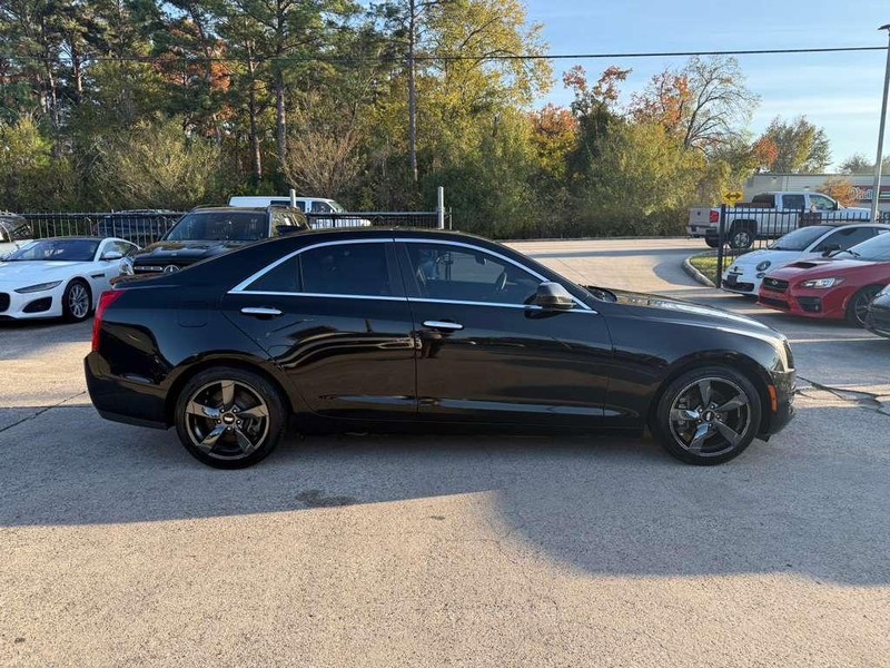 Cadillac ATS Sedan Vehicle Full-screen Gallery Image 05