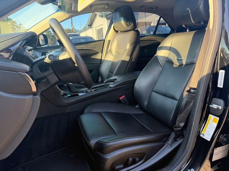 Cadillac ATS Sedan Vehicle Full-screen Gallery Image 09