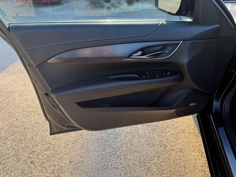 Cadillac ATS Sedan Vehicle Full-screen Gallery Image 10