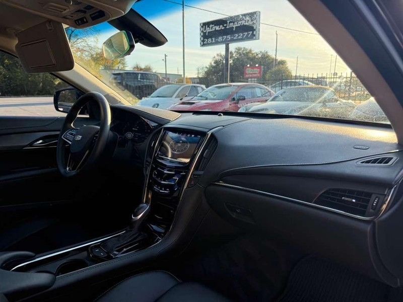 Cadillac ATS Sedan Vehicle Full-screen Gallery Image 11