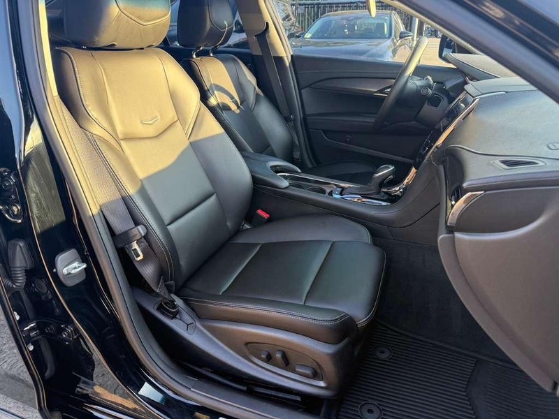 Cadillac ATS Sedan Vehicle Full-screen Gallery Image 12