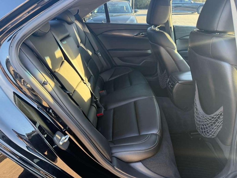 Cadillac ATS Sedan Vehicle Full-screen Gallery Image 14