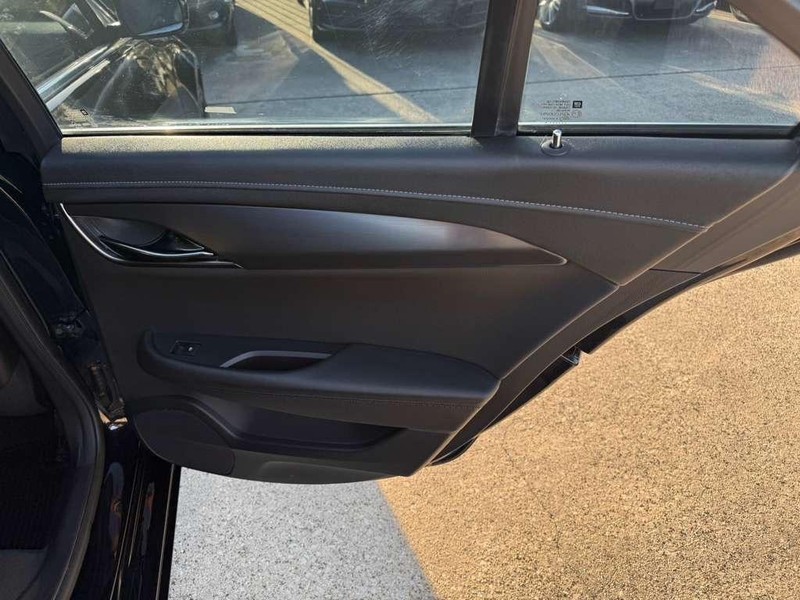 Cadillac ATS Sedan Vehicle Full-screen Gallery Image 15