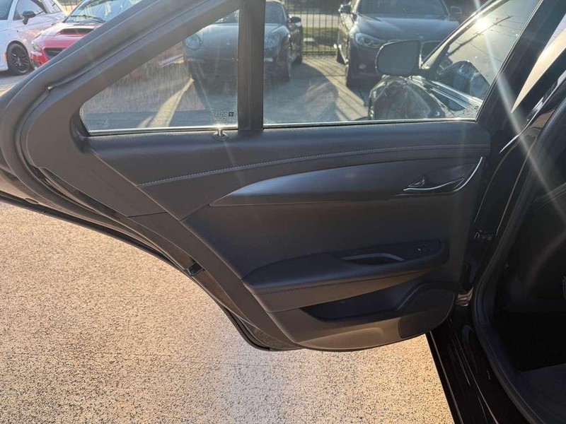 Cadillac ATS Sedan Vehicle Full-screen Gallery Image 17