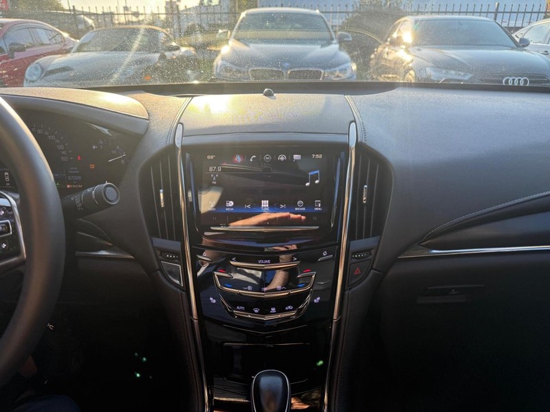 Cadillac ATS Sedan Vehicle Full-screen Gallery Image 19