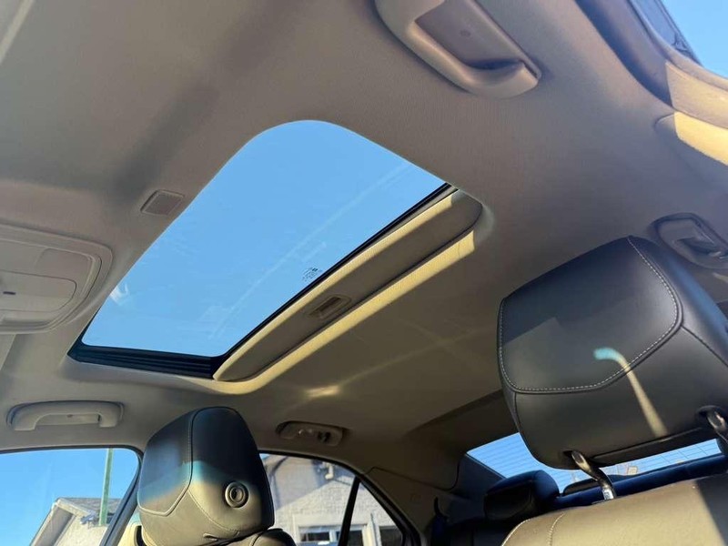 Cadillac ATS Sedan Vehicle Full-screen Gallery Image 22