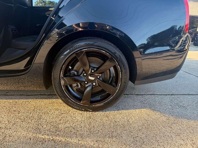 Cadillac ATS Sedan Vehicle Full-screen Gallery Image 23