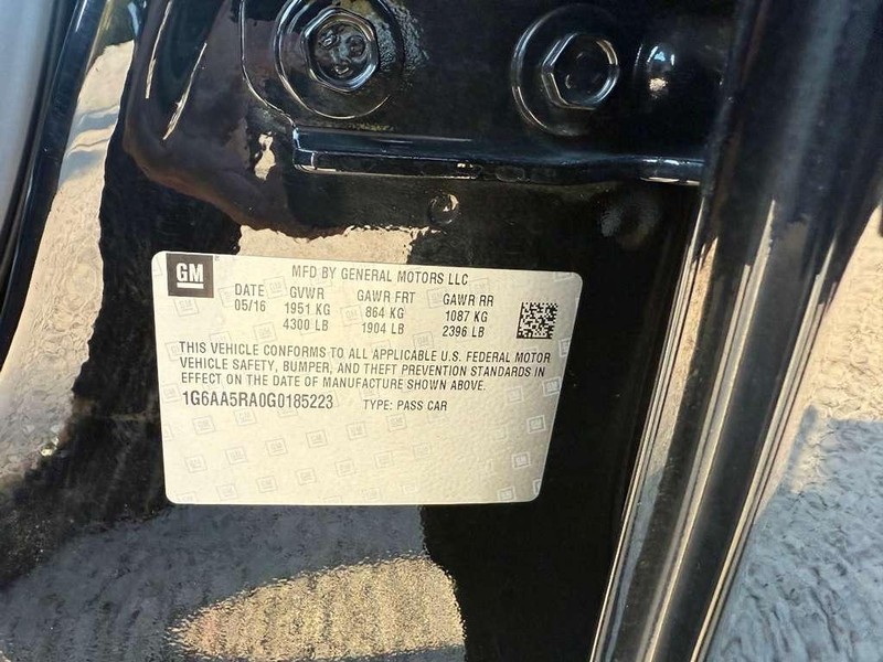 Cadillac ATS Sedan Vehicle Full-screen Gallery Image 25