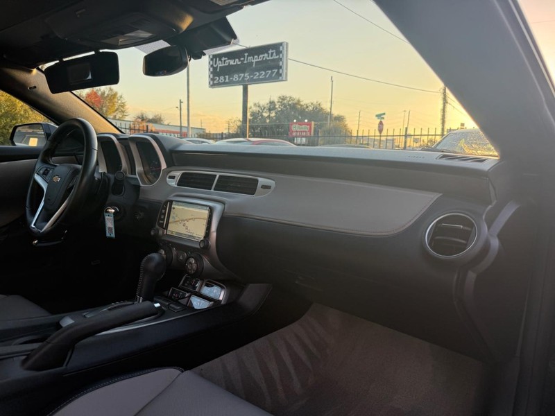 Chevrolet Camaro Vehicle Full-screen Gallery Image 22