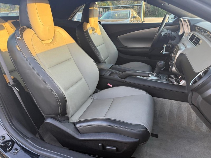 Chevrolet Camaro Vehicle Full-screen Gallery Image 23